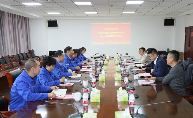 新疆建設兵團第十三師黨委常委、副師長(cháng)馮立一行到萬(wàn)基控股集團考察交流