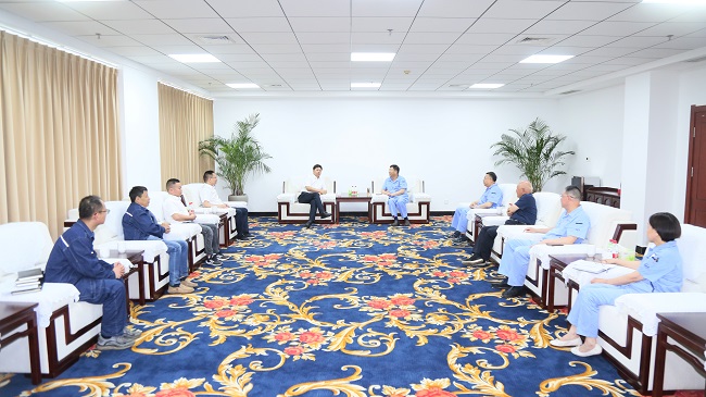 中電建河南工程有限公司黨委書(shū)記、董事長(cháng)劉長(cháng)龍一行到萬(wàn)基控股集團交流訪(fǎng)談