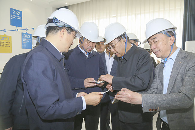 寧夏回族自治區黨委常委、副主席買(mǎi)彥州一行到萬(wàn)基控股集團調研