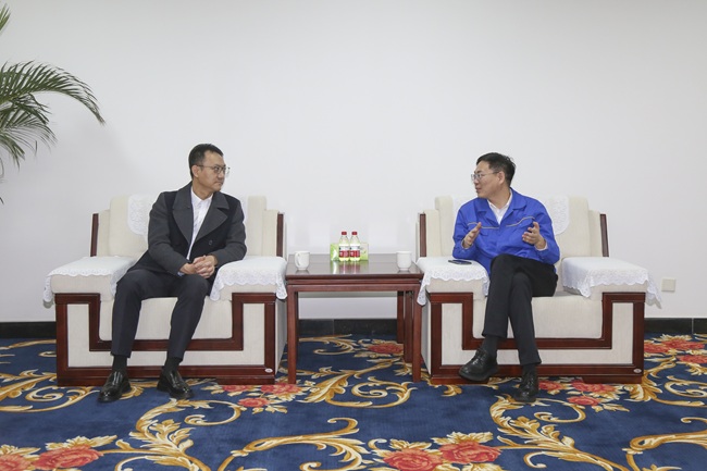 中國進(jìn)出口銀行河南省分行黨委委員、副行長(cháng)陳卓一行 到萬(wàn)基控股集團調研